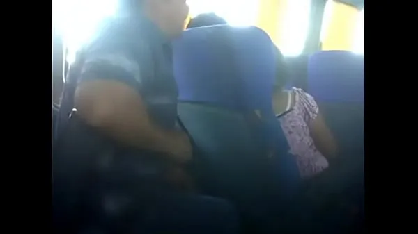 Mostra donna scopa un tizio bigotto in Bus.3GPvideo di guida