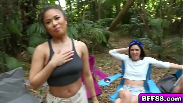 Zobraziť videá zo služby Fine butt naked camp out hungry for a big cock