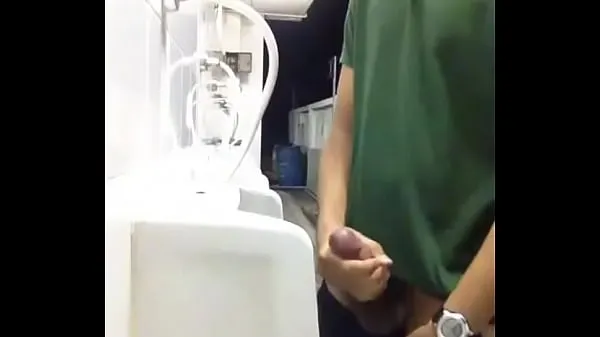 Zobraziť videá zo služby Masturbating in a public place