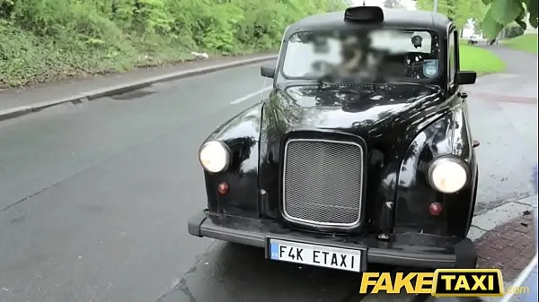 Fake Taxi Schlanke Rothaarige mag harten SexFahrvideos anzeigen