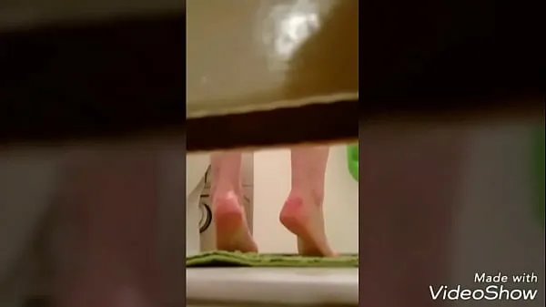 Zobraziť videá zo služby Voyeur twins shower roommate spy