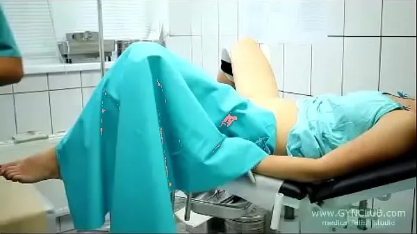 Tunjukkan beautiful girl on a gynecological chair (33 Video drive