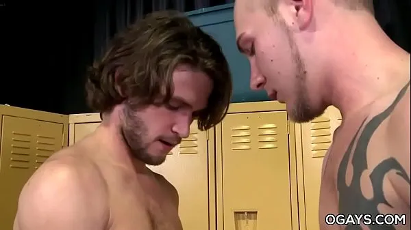 Show Duncan Black Gets Fucked in a Locker Room drive Videos