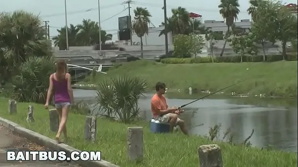 Tampilkan BAIT BUS - Straight Fisherman Mikey McKenna Gets Tricked video berkendara