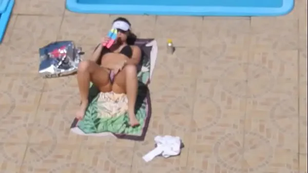 عرض LATINA VOYEUR SAFADINHA CASADA NA PISCINA مقاطع فيديو القيادة