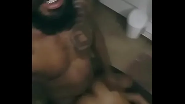 Mostra NEGAO TATUADO FUDENDO RABAO FARE IL VICINATOvideo di guida