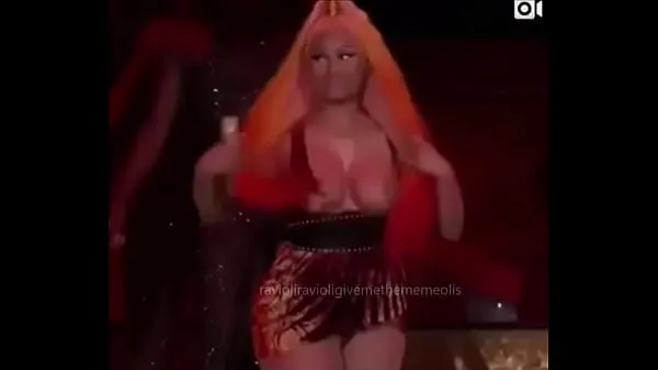 Nicki Minaj tits flash ड्राइव वीडियो दिखाएँ