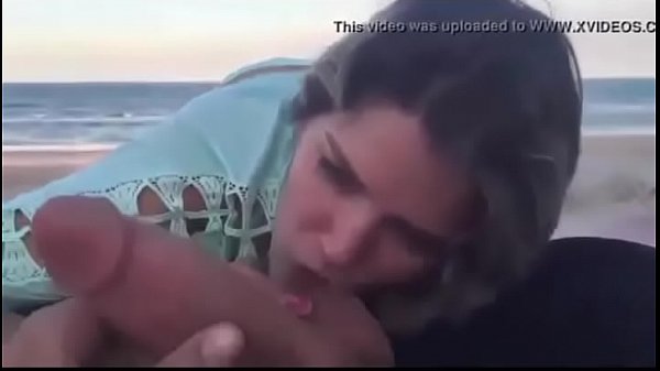 Toon jkiknld Blowjob on the deserted beach Drive-video's