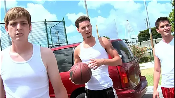 Mostra BAIT BUS - Athletic Hottie Noah River si fa scopare per avere sesso gay con John Stonevideo di guida