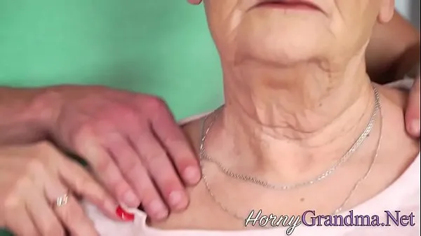 แสดง Pussy licked grandmother วิดีโอขับเคลื่อน