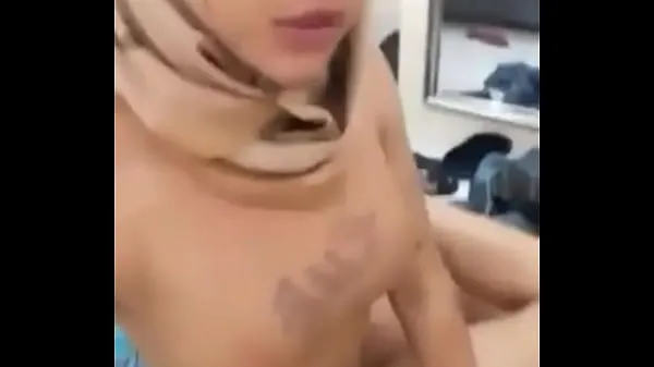 Mostrar Transexual indonesia musulmana follada por un tipo afortunado vídeos de conducción