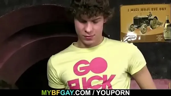 Zobrazit videa z disku Girlfriend catches her boyfriend fucking with gay friend