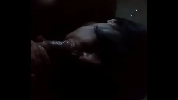 Tampilkan Wife sucking some dick video berkendara