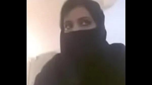 Show Muslim hot milf expose her boobs in videocall drive Videos