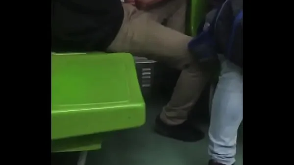 显示 Jacket in the subway 驱动器 视频