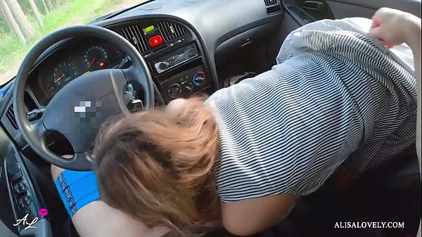 Mostrar Remolque - Joven Pareja Follando al aire libre en Coche a la puesta del sol vídeos de conducción