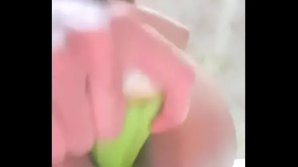 Mostrar Mariquita virgen aceitosa follando su gran culo blanco mientras gime como una puta vídeos de conducción