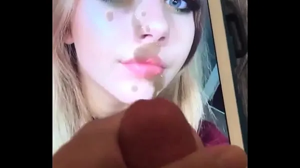 Prikaži Hottie teen gets cum tribute videoposnetke pogona