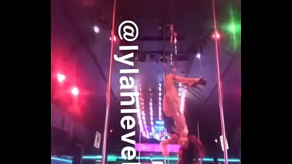 Tampilkan Exotic dancer stripper b. lylahlevels video berkendara