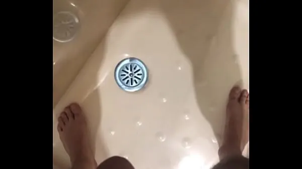 Vis Pissing in the shower, periscope drive-videoer