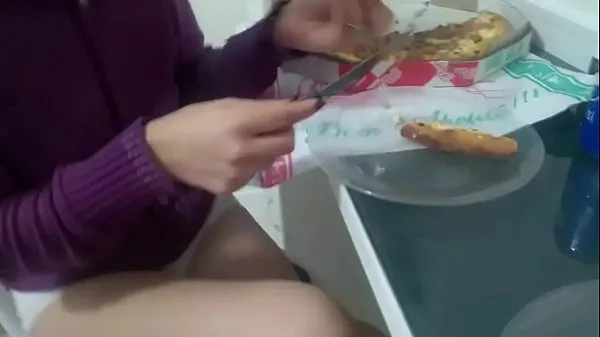 Zobraziť videá zo služby My naughty wife freaking out the pizza delivery boy