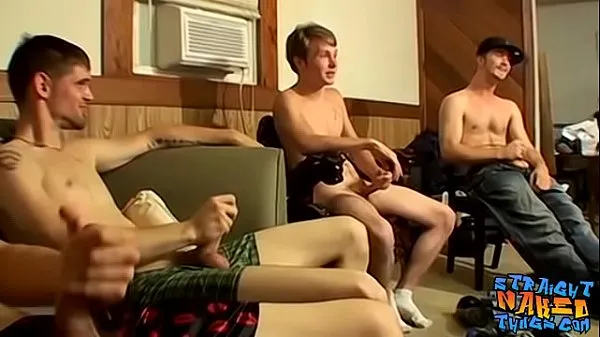 Vis Group of guys has fun as they stroke their dicks together drevvideoer