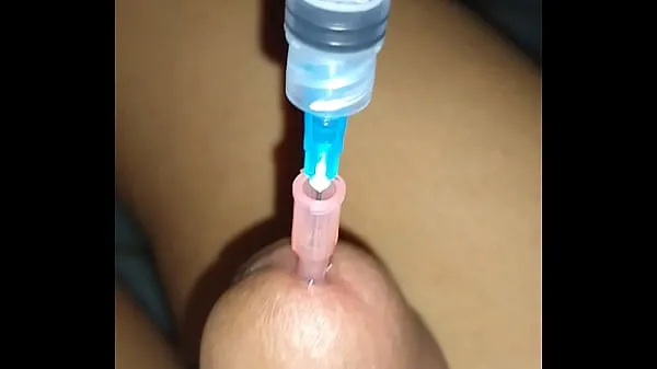 Inyectando agua dentro de mi pene con un cateterDrive Videolarını göster