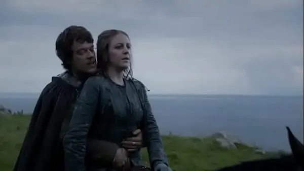 Tampilkan Yara Greyjoy hot moments game of thrones Gemma Whelan and Indira Varma video berkendara