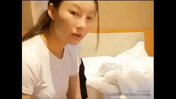 Hiển thị Chinese girl is sucking a dick in a hotel video trên Drive