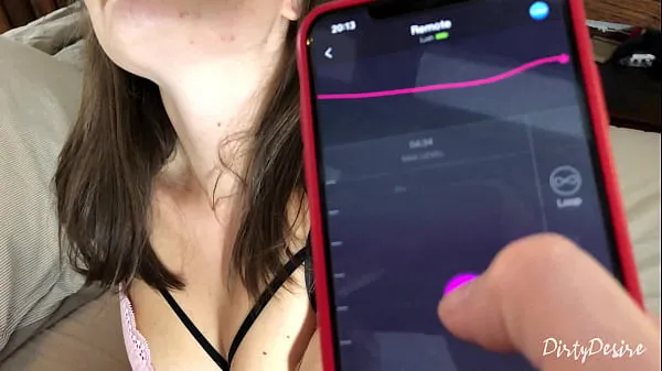 Fickt ihren engen Arsch, während ihre Muschi mit einem üppigen, üppigen Anal-Creampie stimuliert wird Splitscreen | Painal mit Cumshot in ihrem engen ArschFahrvideos anzeigen