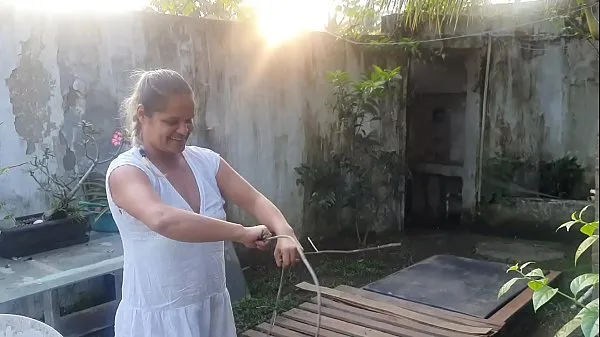 Paisagista do Nego Catra safada !!! Trabalha sem calcinha se oferecendo para o patrão ڈرائیو ویڈیوز دکھائیں