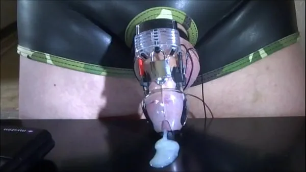 Mostrar Estim e-stim cum sperm cock milking in chastity device vídeos de conducción