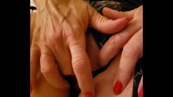 Visa POV of Smoothmilf69 using her fingers to reach a finger wetting orgasm drive-videor