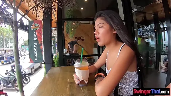 Показать Азиатскую юную красотку трахнули после свидания с кофе в Tinder в любительском видеовидео с поездки