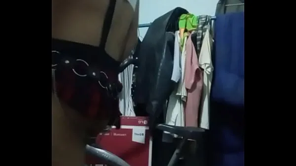 Mostrar Travesti colegial no armário vídeos do Drive