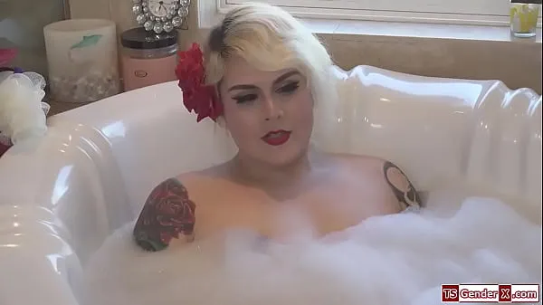 عرض Trans stepmom Isabella Sorrenti anal fucks stepson مقاطع فيديو القيادة