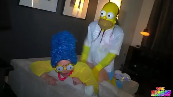 Mostrar Marge Simpson le da a Homer Simpson una garganta increíble vídeos de conducción