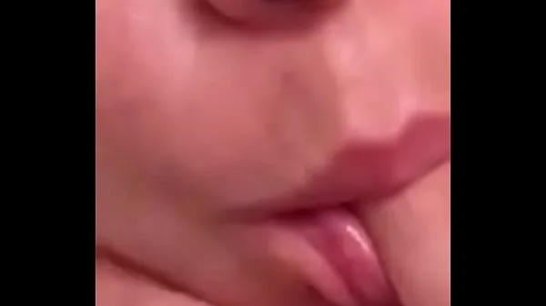 Show Jaidah Quinn sucking on her finger to preview her head skill with lips and tongue drive Videos