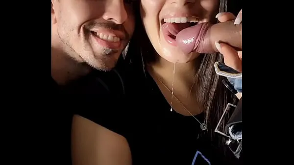 Mostrar Hotwife hace un buen oral y recibe semen en la boca humilla al cornudo Arthur Urso que se lo traga todo a Luana Kazaki vídeos de conducción