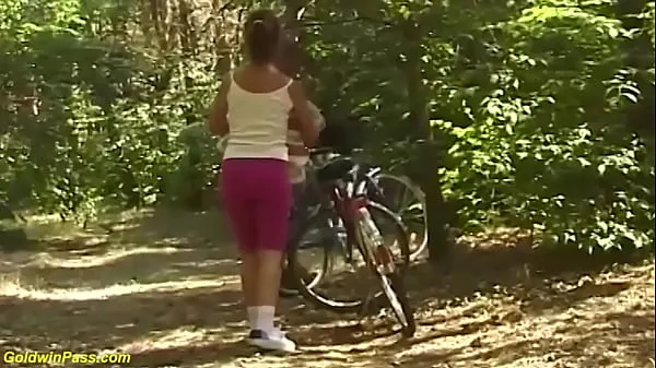 Mostrar passeio de bicicleta real com vovó de 72 anos vídeos do Drive