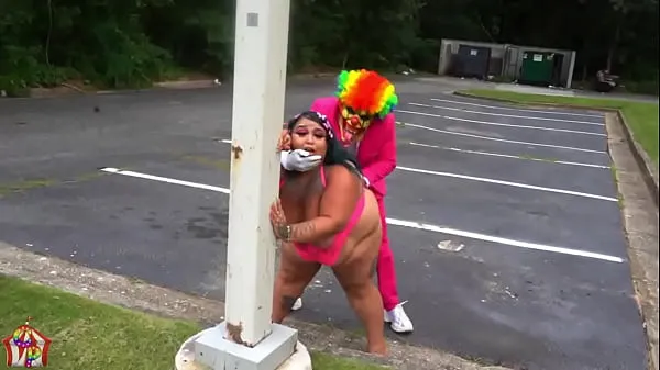 TheJaidynVenus wollte einen Clown umsonst ficken lassen und traf auf Gibby den ClownFahrvideos anzeigen