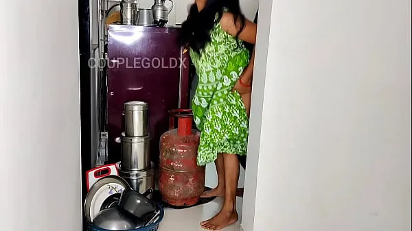 Toon Komal was stealing theft by calling her friend in the kitchen Drive-video's