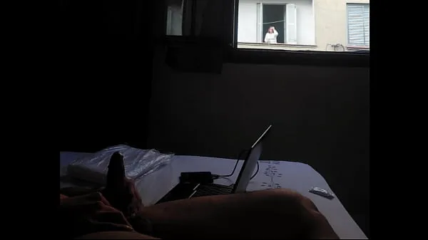 Tunjukkan Naked masturbation for a curious neighbor at window Video drive