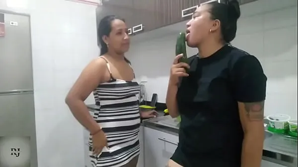 mi hermanastra y yo jugando con un pepino 드라이브 동영상 표시