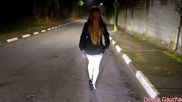 Hotwife coloca rabo de fora da janela do carro na rua pros desconhecidos comer seu cu sem camisinha na frente do cornoDrive Videolarını göster