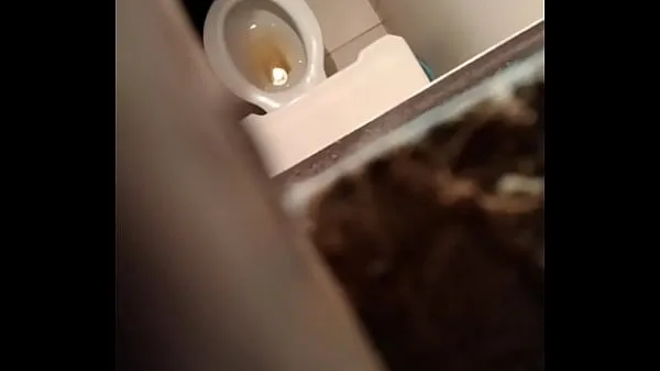 Prikaži spying bathroom videoposnetke pogona