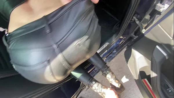 Toon All in Leather girl get fucked outdoor Drive-video's