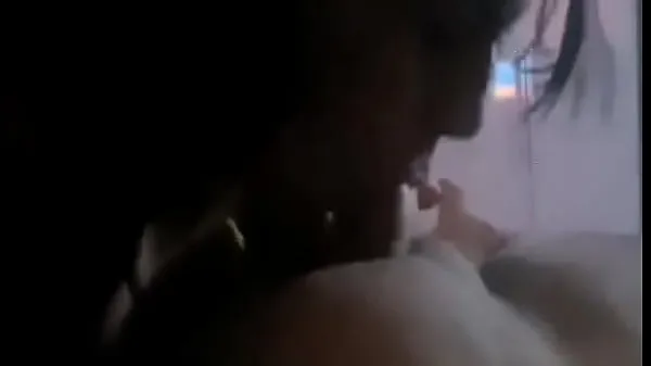 Näytä MILF whore doing deep throat ajovideota