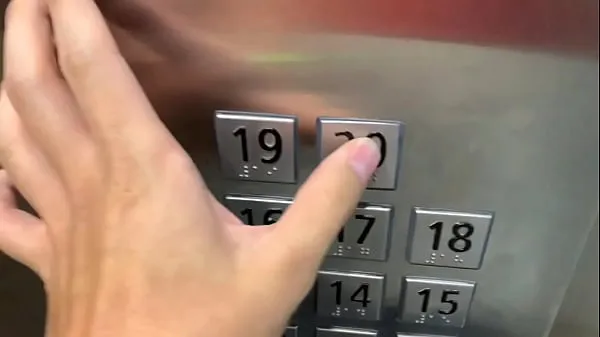 عرض Sex in public, in the elevator with a stranger and they catch us مقاطع فيديو القيادة