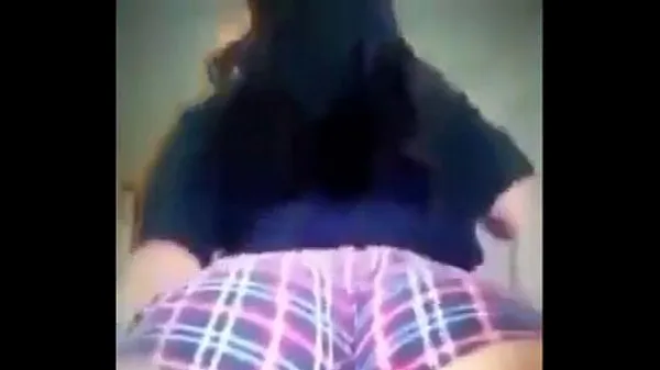 Visa Thick white girl twerking drive-videor